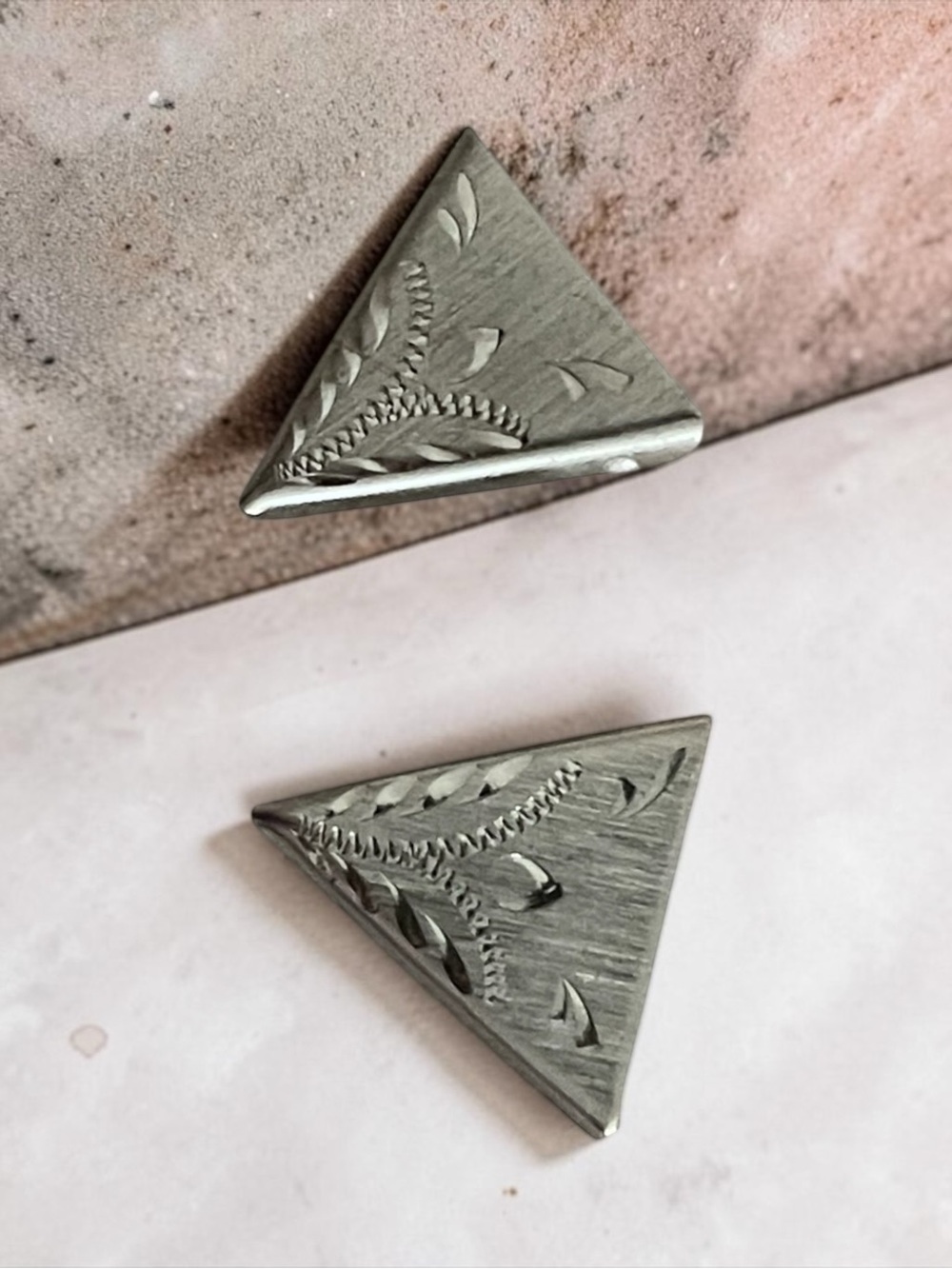 Hand-Engraved Triangle Silver Button - Picture 4 of 8